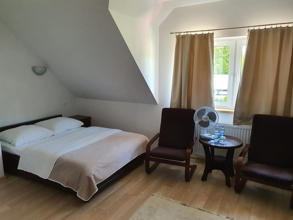 GOŚCINIEC NAD NARWIĄ - Airport Modlin Inn in Masovian Voivodeship