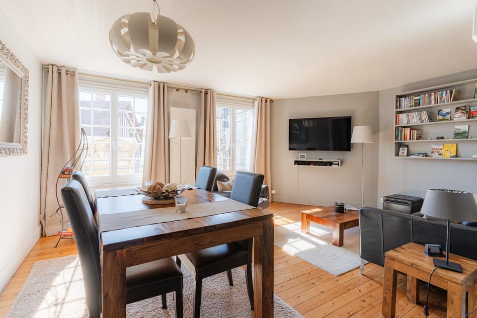Communal lounge/ TV room, Dining area