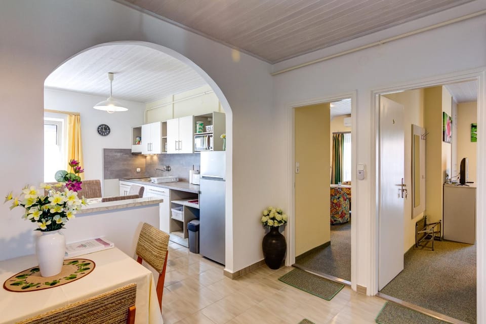 Coffee/tea facilities, Dining area, Communal kitchen, On site, stove, kitchen