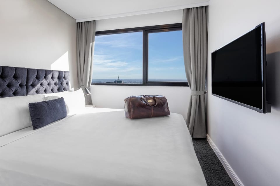 Bed, TV and multimedia, View (from property/room), Bedroom
