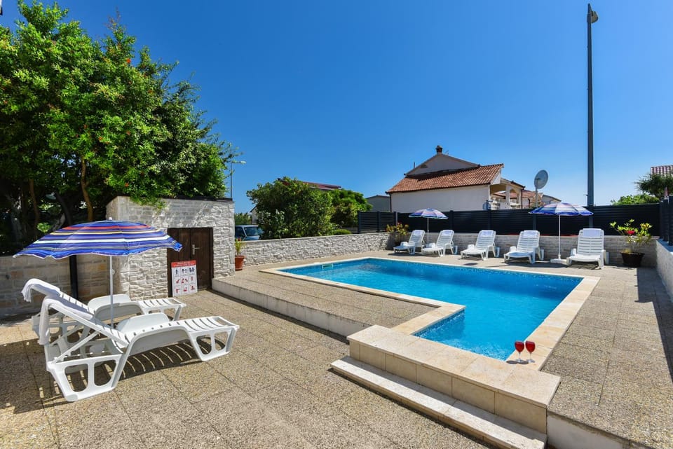 Swimming pool