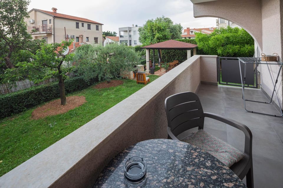 Balcony/Terrace, Garden view