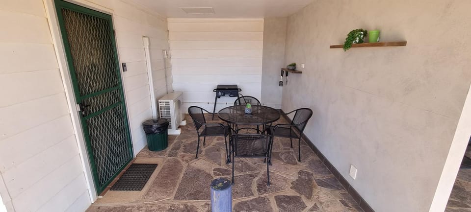 Patio, BBQ facilities