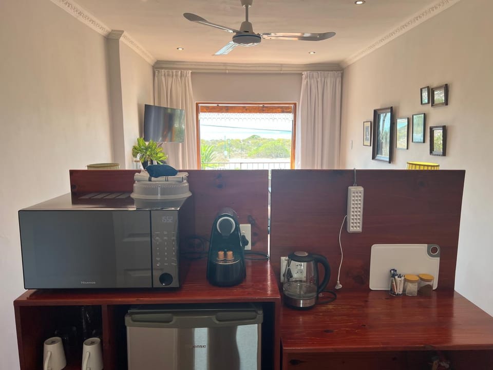 Kitchen or kitchenette, Sea view