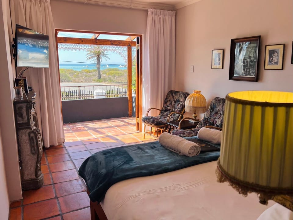 Seating area, Bedroom, Sea view