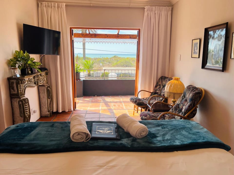 TV and multimedia, Seating area, Sea view