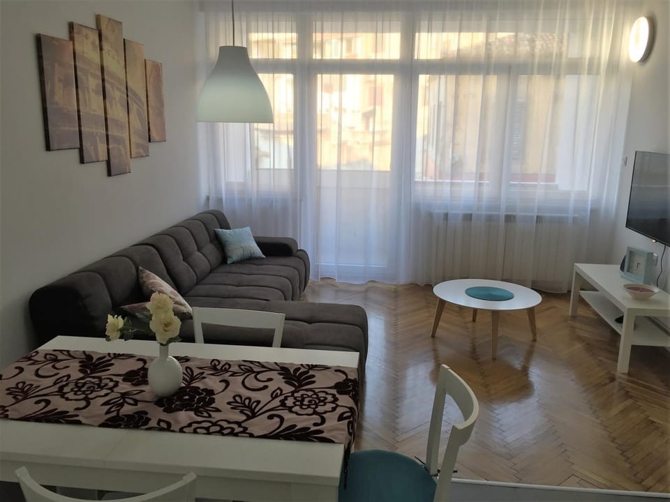 Communal lounge/ TV room, Living room, Dining area