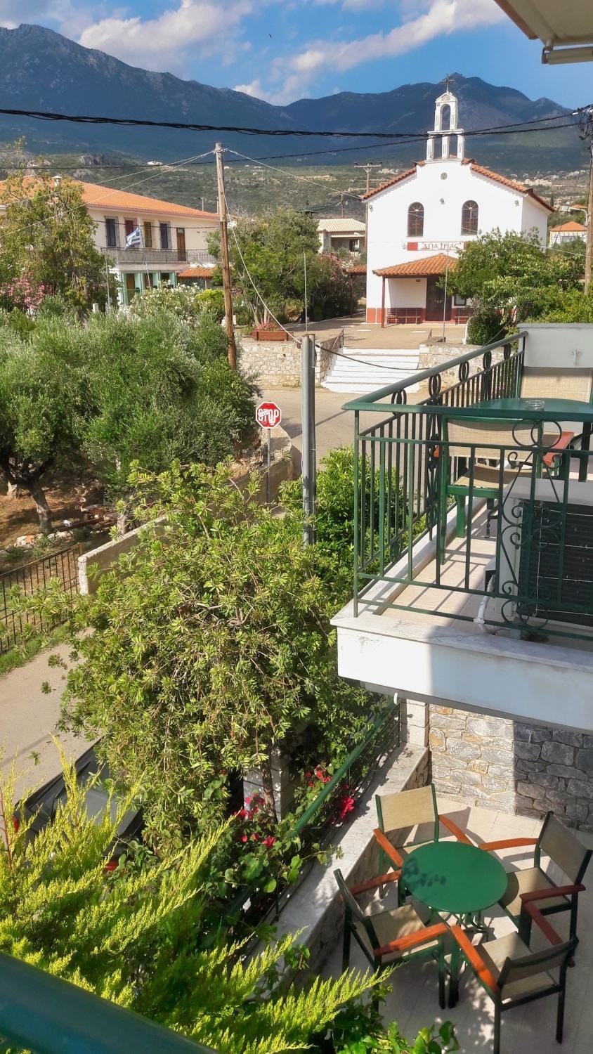 Neighbourhood, Balcony/Terrace, Mountain view