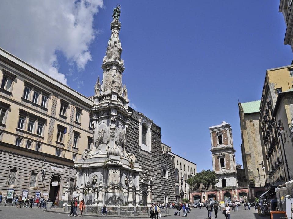Nearby landmark, Restaurant/places to eat, Shopping Area, Entertainment, Location