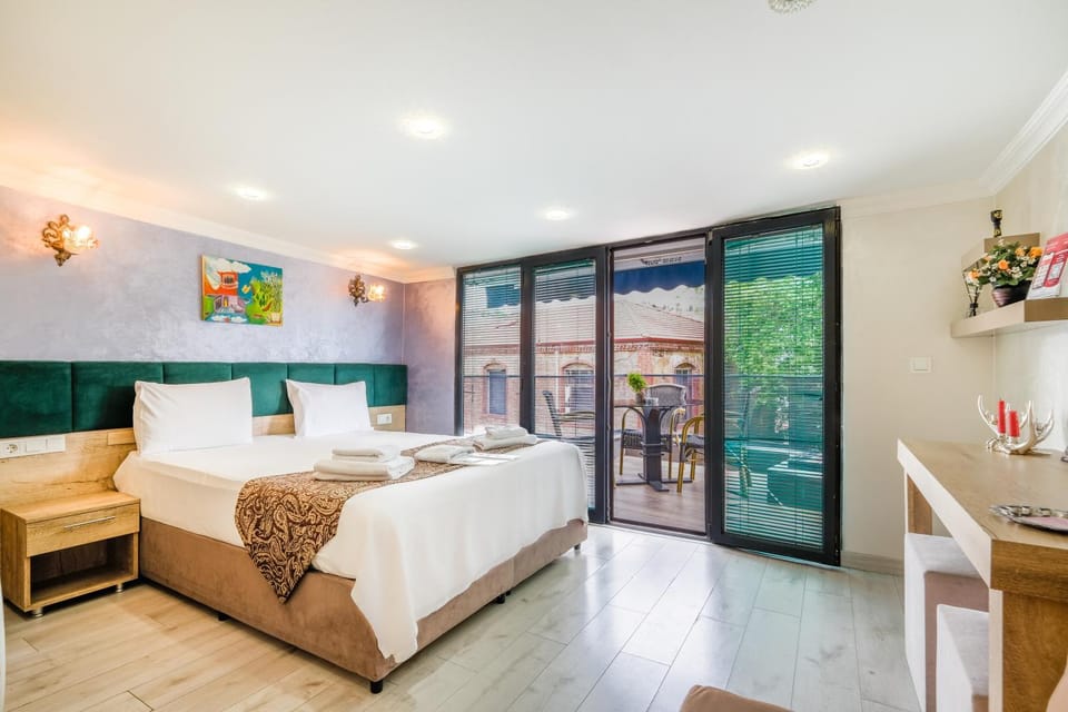 Bed, Balcony/Terrace, Photo of the whole room, Decorative detail, Seating area, Bedroom, towels