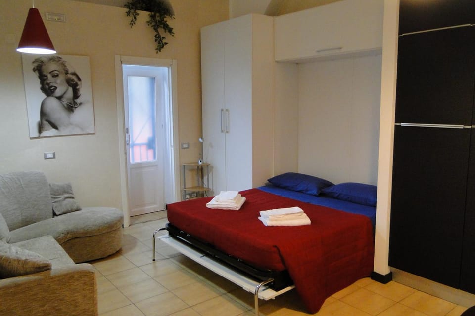 Day, Photo of the whole room