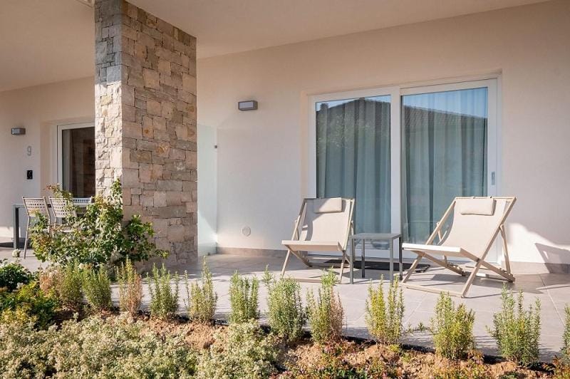 Patio, Facade/entrance