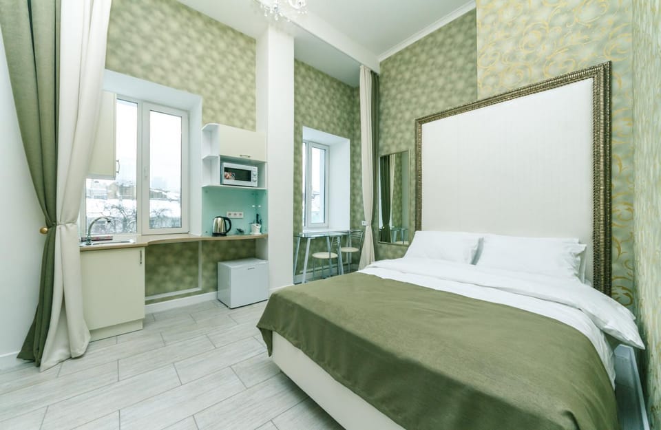 Kitchen or kitchenette, Dining area, Bedroom