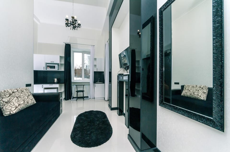 TV and multimedia, Kitchen or kitchenette, Living room, Seating area, Dining area