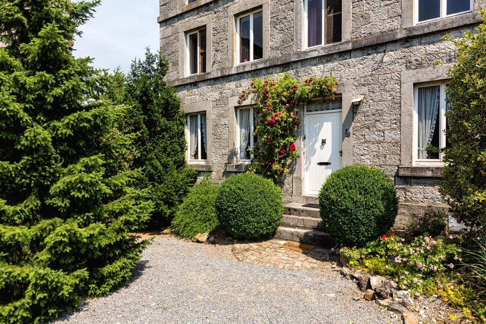 Property building, Facade/entrance, Day, Summer, Decorative detail, On site
