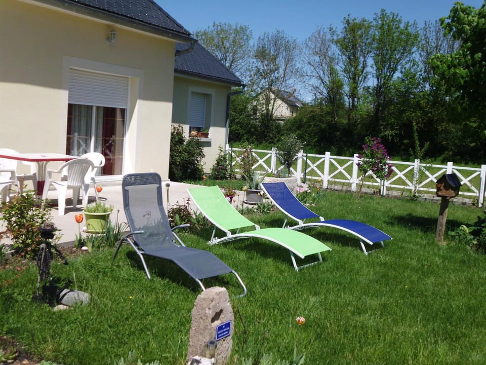 Property building, Patio, Garden