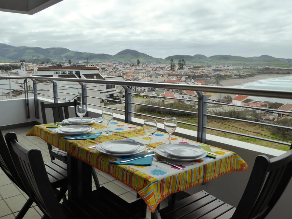 Balcony/Terrace, Food and drinks, Sea view, Family