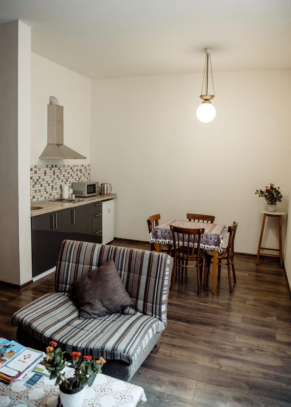 Kitchen or kitchenette, Seating area, Dining area
