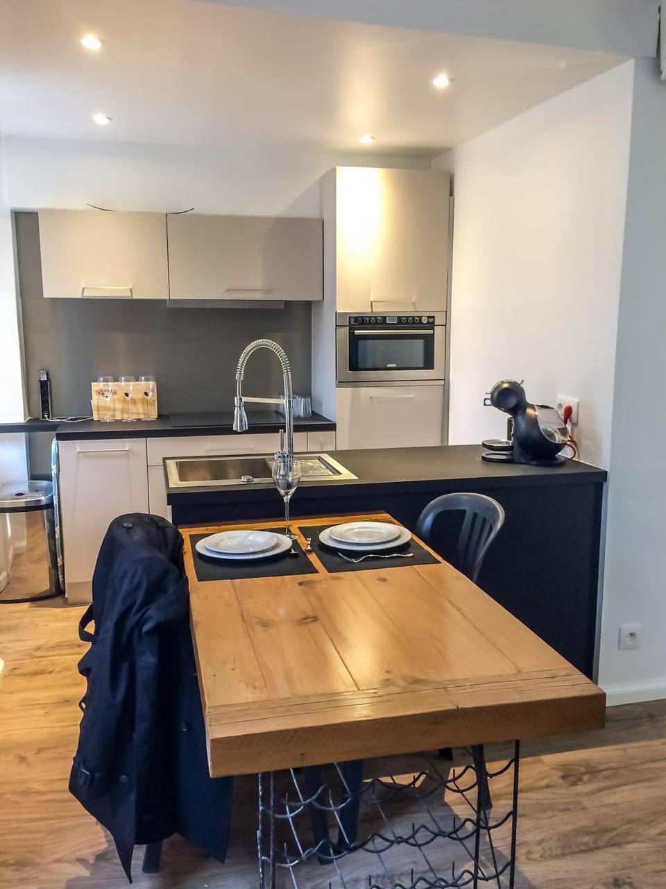 Kitchen or kitchenette, Dining area