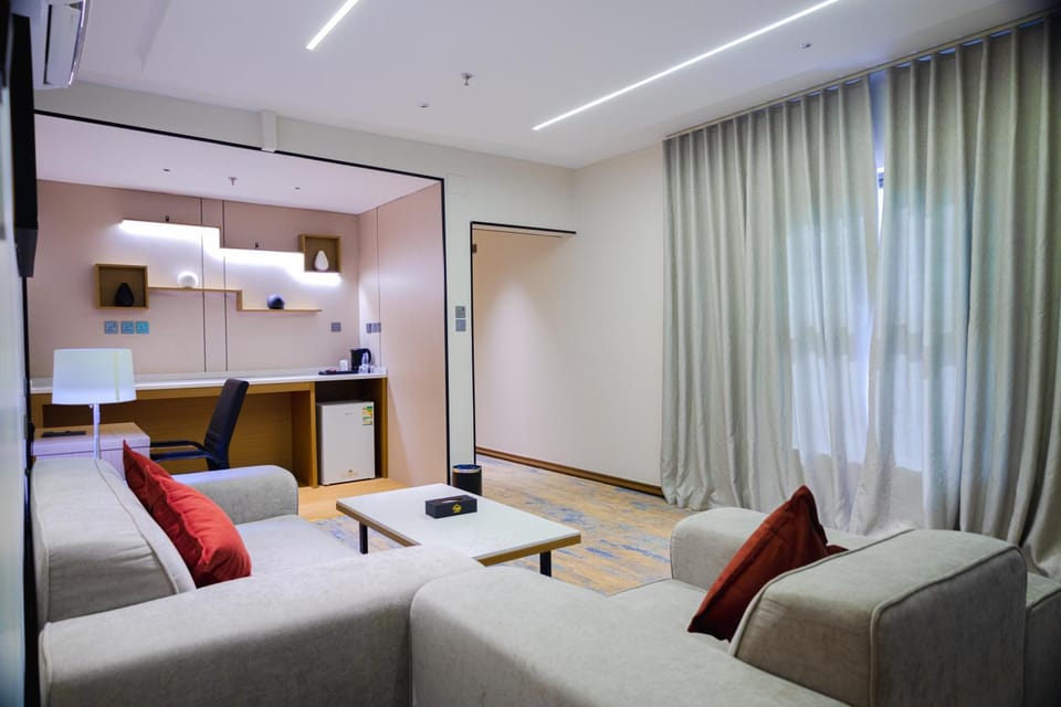 TV and multimedia, Kitchen or kitchenette, Living room, Seating area