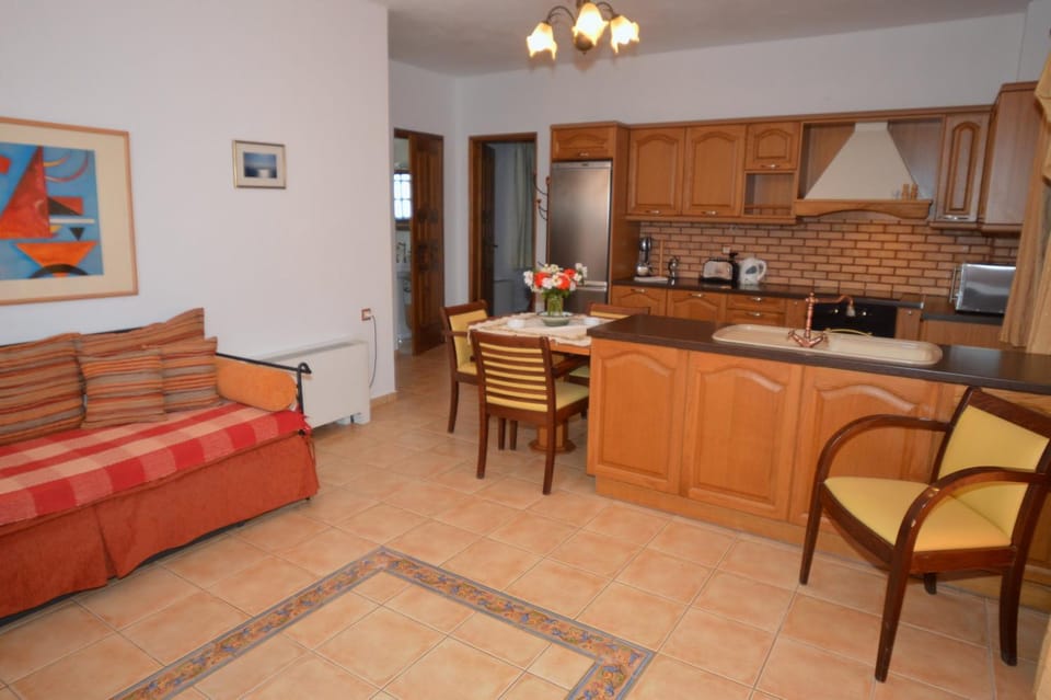 Kitchen or kitchenette, Seating area, Dining area, pet friendly, stove
