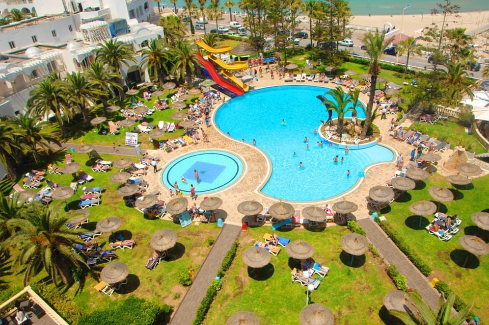 Property building, Day, People, Natural landscape, Bird's eye view, Aqua park, Pool view, Swimming pool, sunbed
