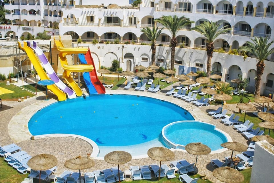 Property building, Day, Aqua park, Pool view, Pool view, Swimming pool, sunbed
