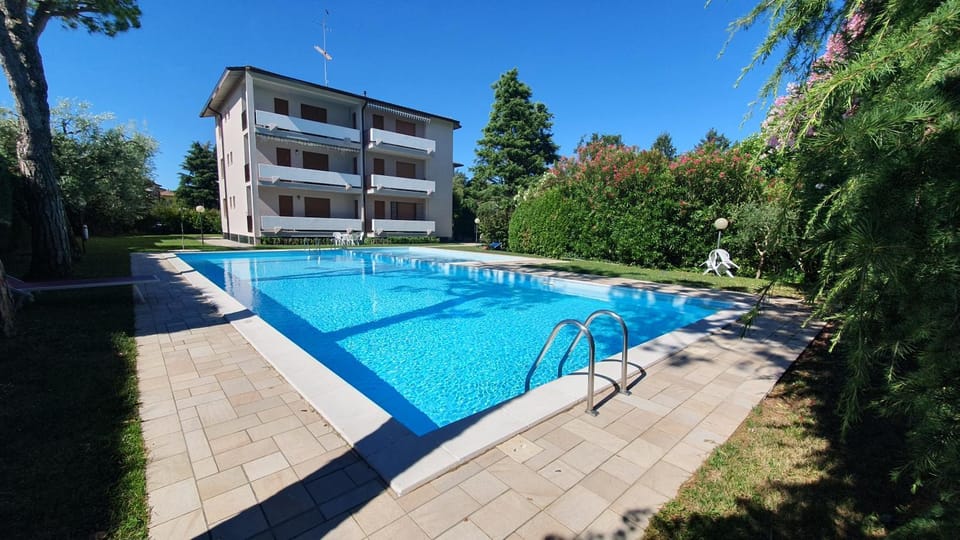 Garden, Swimming pool
