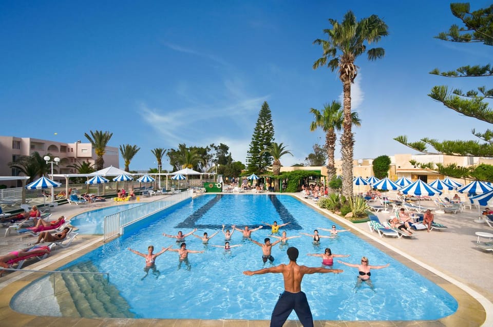 Day, People, Activities, Swimming pool, children, sunbed