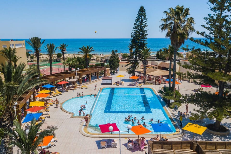 Day, People, Beach, Sea view, Swimming pool, sunbed