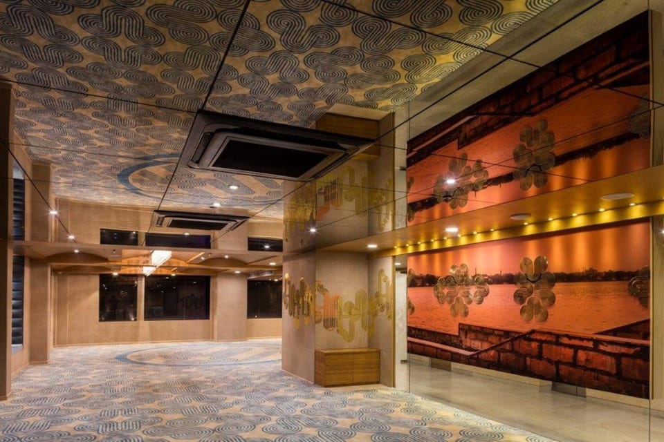 Coffee/tea facilities, Food and drinks, Banquet/Function facilities, Evening entertainment, Meeting/conference room, Food, Meals