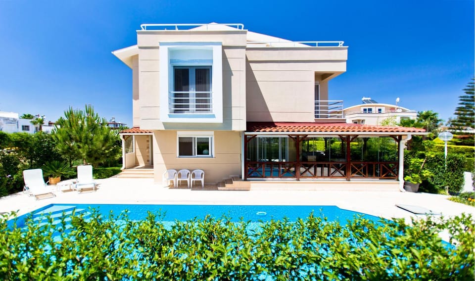 Property building, Patio, Day, Garden, Garden view, Pool view, Swimming pool, sunbed