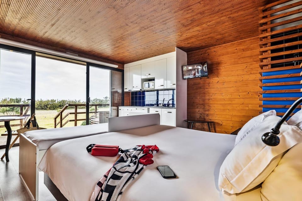 Bed, TV and multimedia, View (from property/room), Bedroom, kitchen