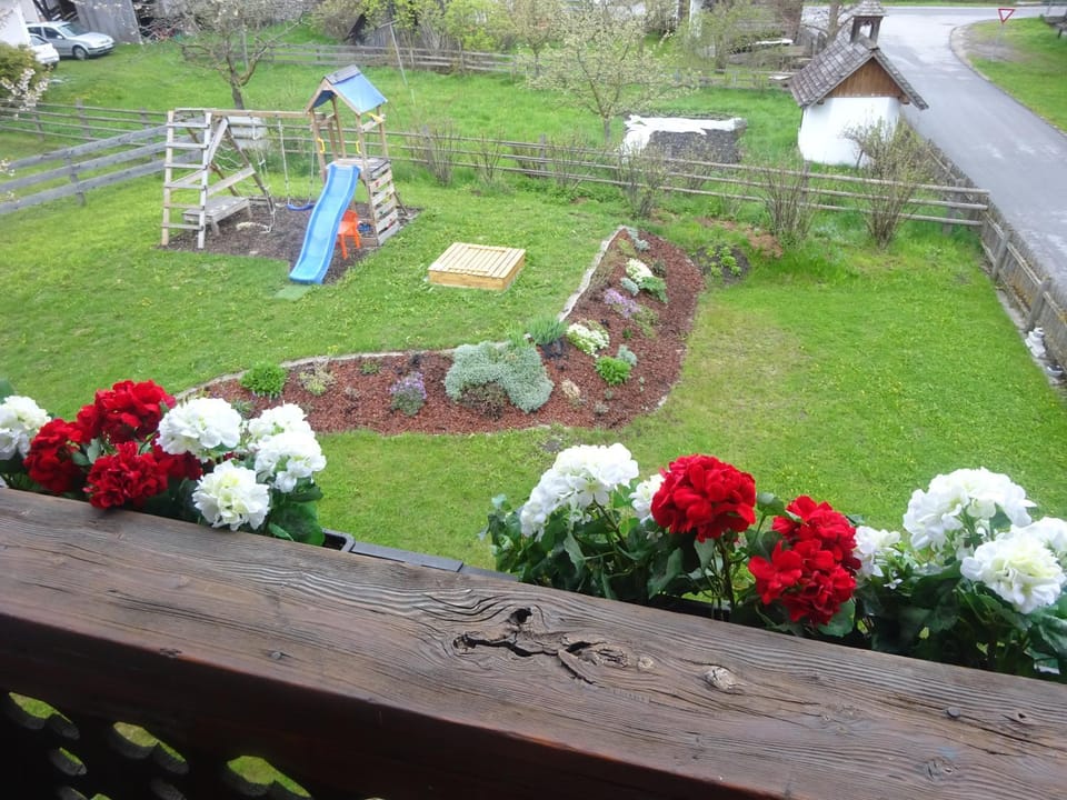 Neighbourhood, Garden view