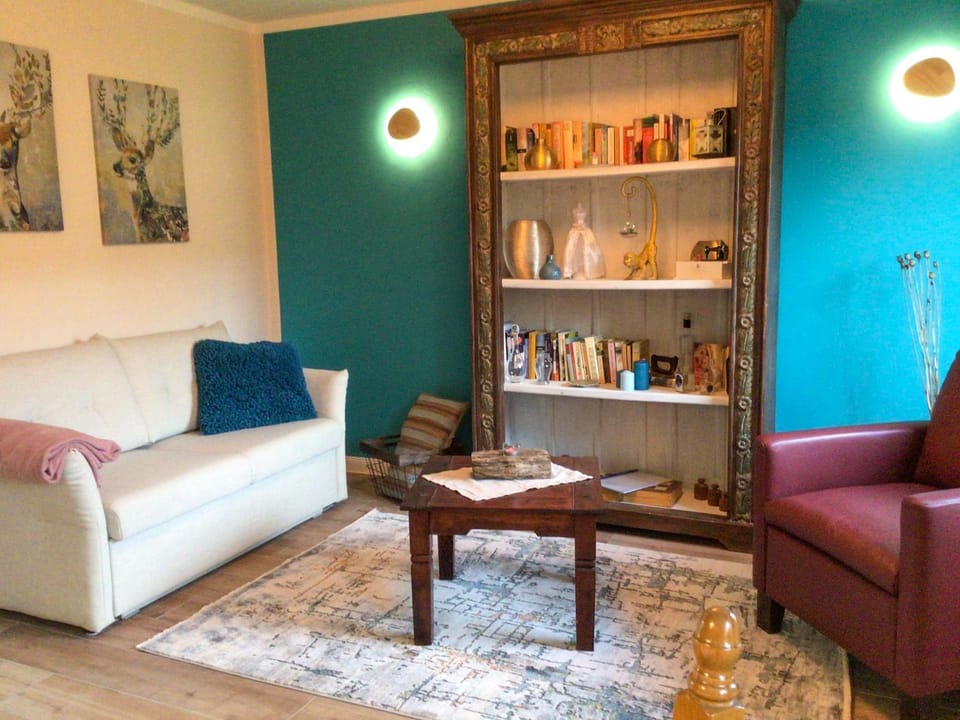 Living room, Decorative detail, Seating area