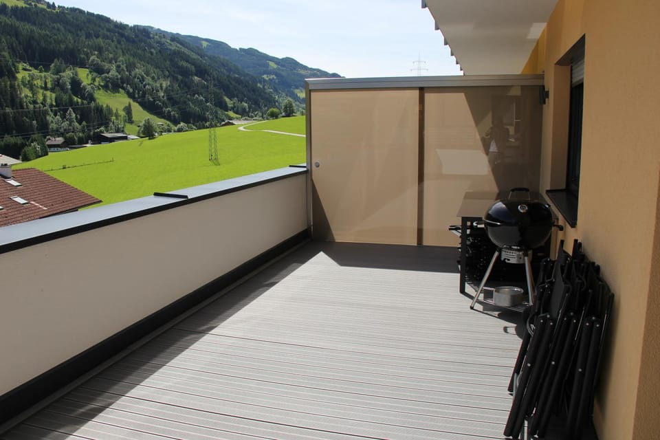 Balcony/Terrace, Mountain view