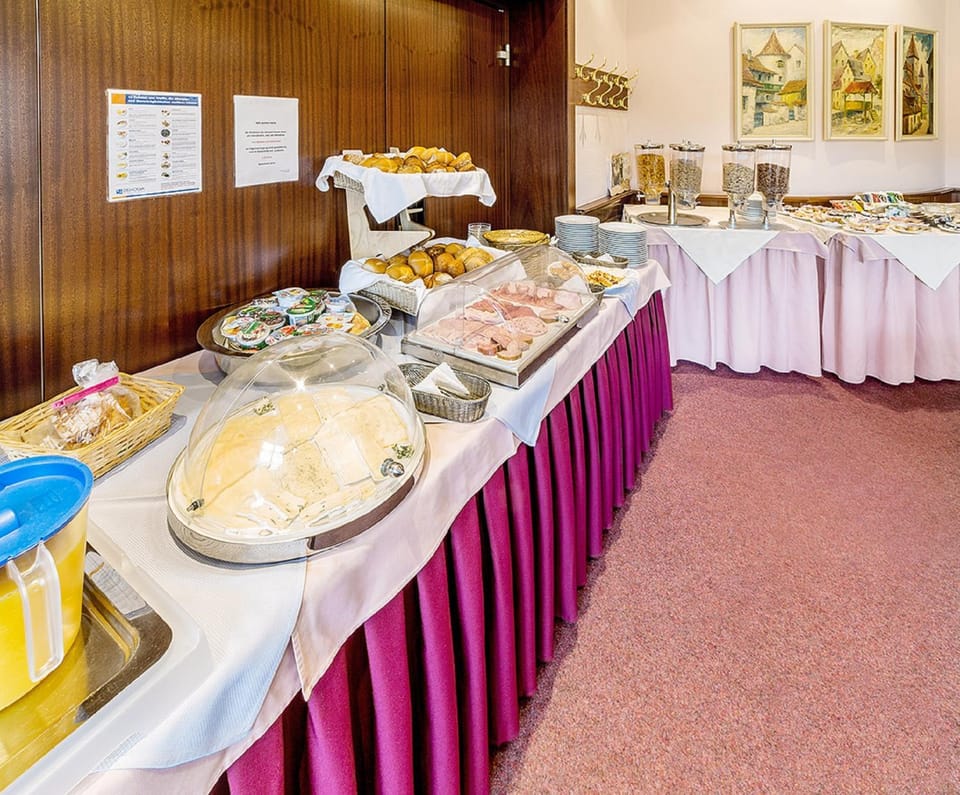 Food and drinks, Breakfast, Continental breakfast, Buffet breakfast