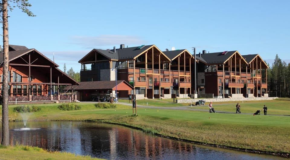 Property building, Neighbourhood, Golfcourse, Golfcourse