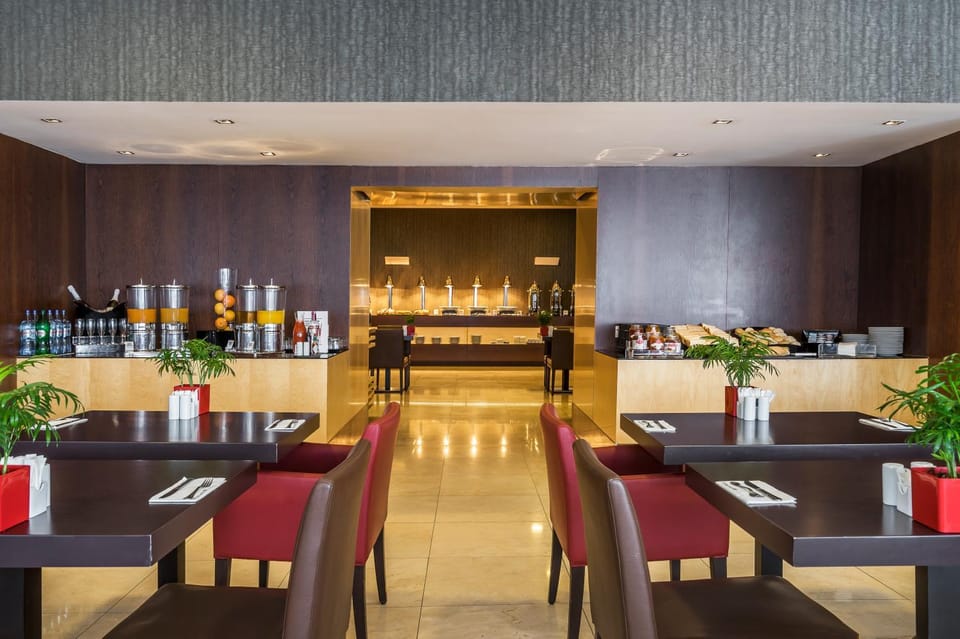 Restaurant/places to eat, Restaurant/places to eat
