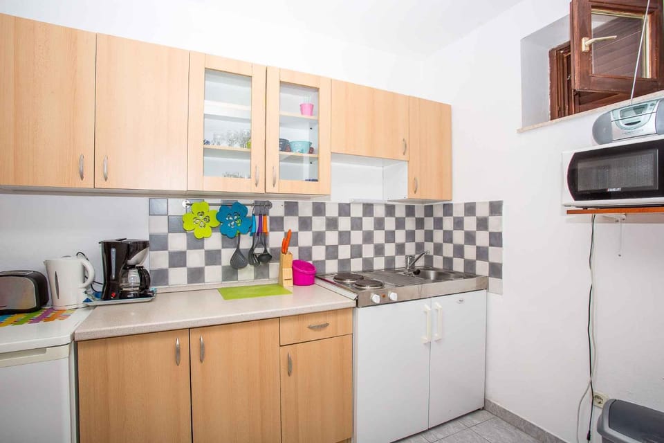 Coffee/tea facilities, Kitchen or kitchenette, microwave, toaster