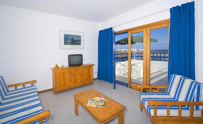 Communal lounge/ TV room, Balcony/Terrace, Living room