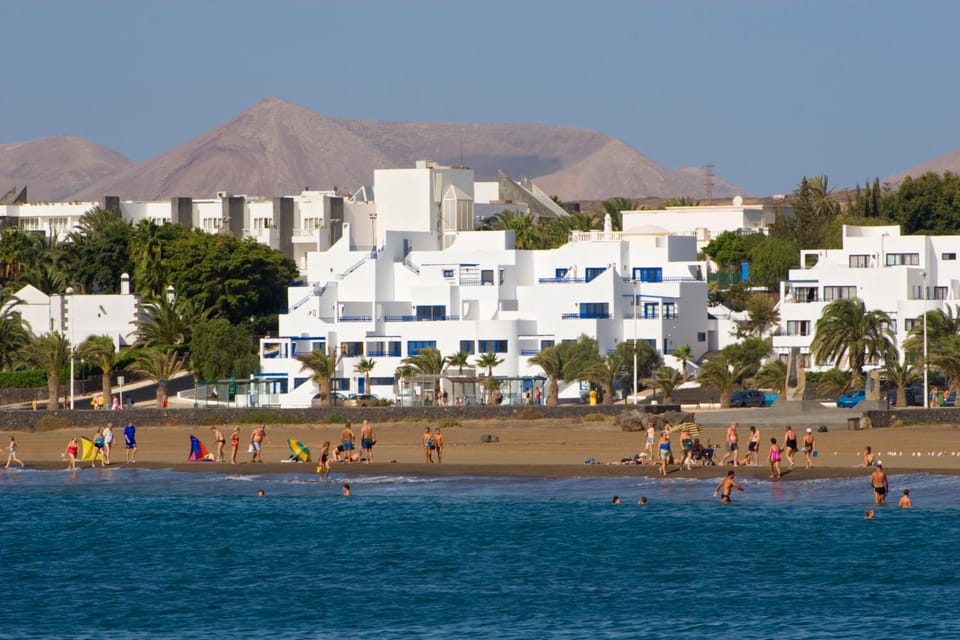 Property building, Day, Neighbourhood, Beach