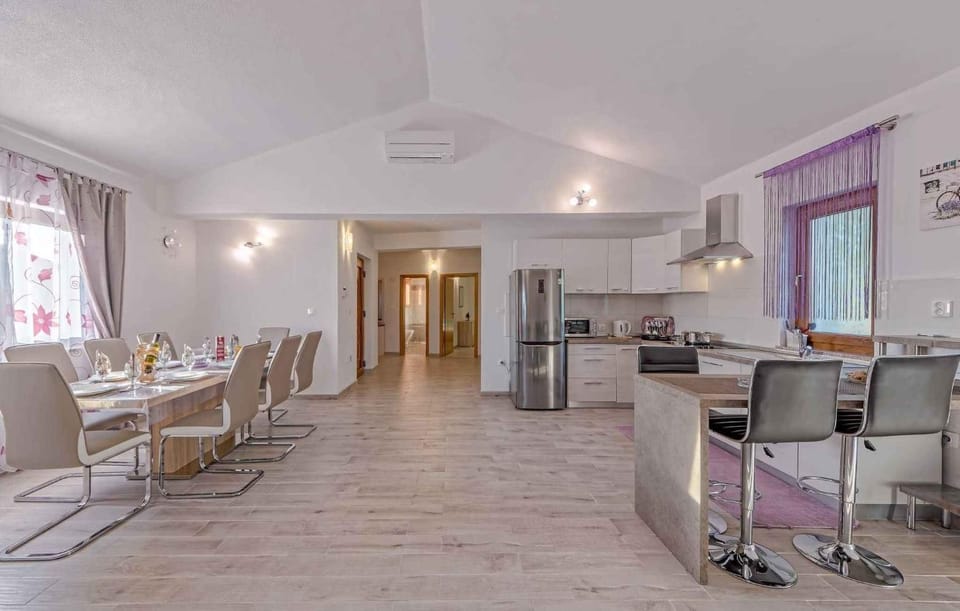 Coffee/tea facilities, Dining area, microwave