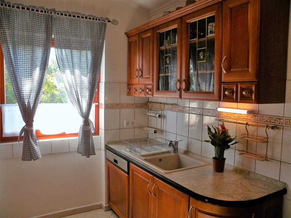 Coffee/tea facilities, Dining area