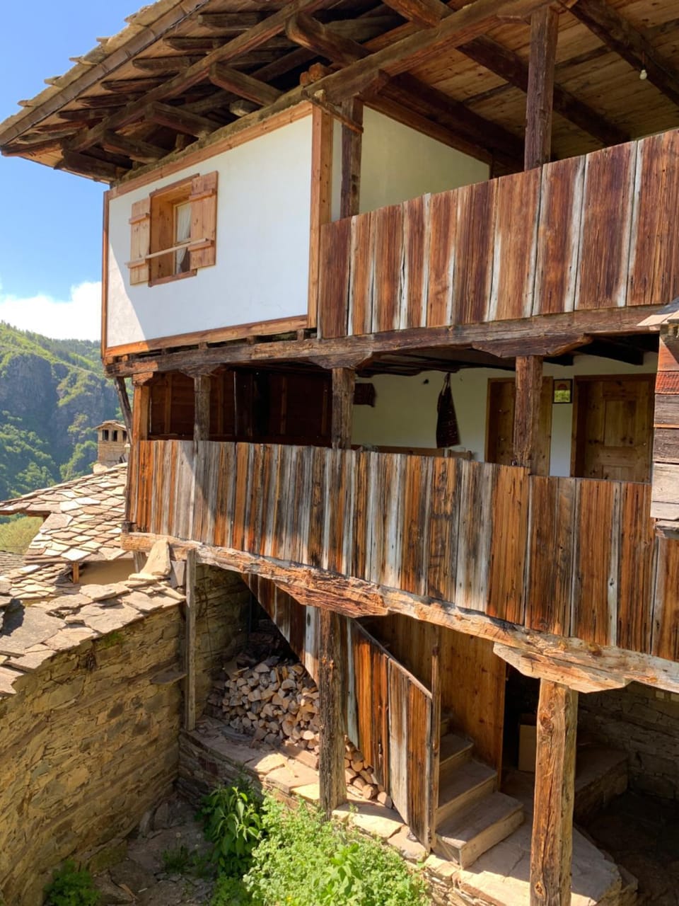 Property building, Facade/entrance, Day