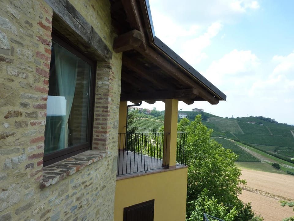 Property building, Balcony/Terrace, Mountain view