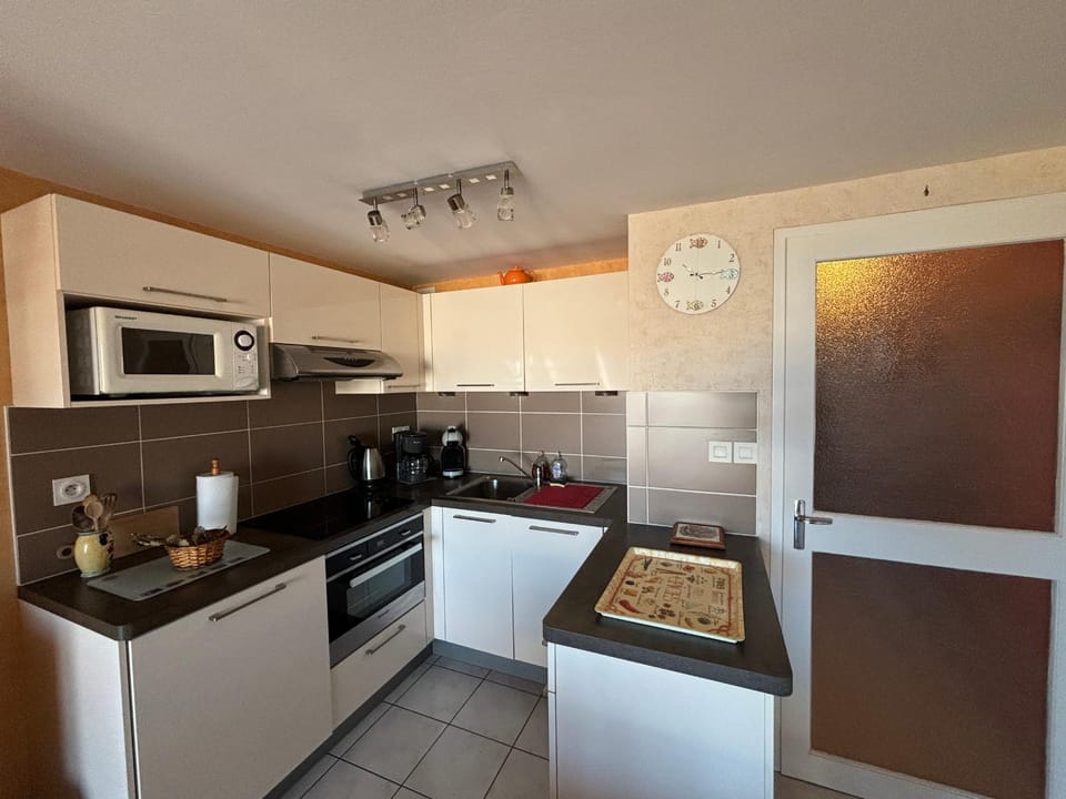 Appartement T3 - à 50m de la plage, 2 chambres, garage - FR-1-197-225 Apartment in Les Sables-d'Olonne