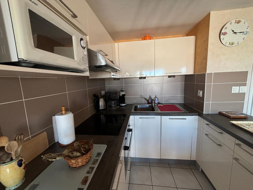 Appartement T3 - à 50m de la plage, 2 chambres, garage - FR-1-197-225 Apartment in Les Sables-d'Olonne