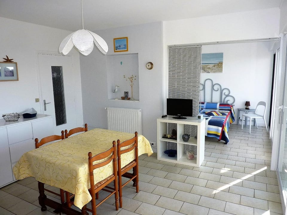 T2 rénové avec balcon, parking couvert, animaux admis - FR-1-92-583 Apartment in Château-d'Olonne