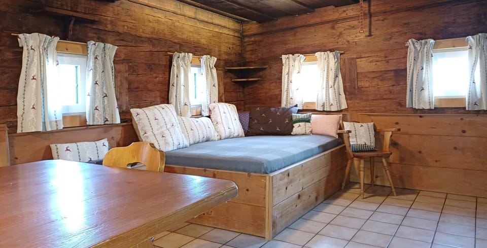 Living room, Photo of the whole room